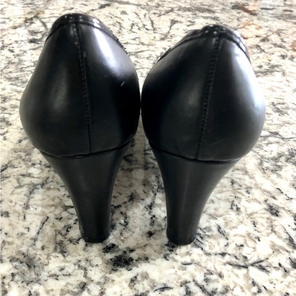 Predictions Black Heel Shoes Women’s Size 9 1/2 W Front Bow Detailing  EUC - Picture 10 of 12